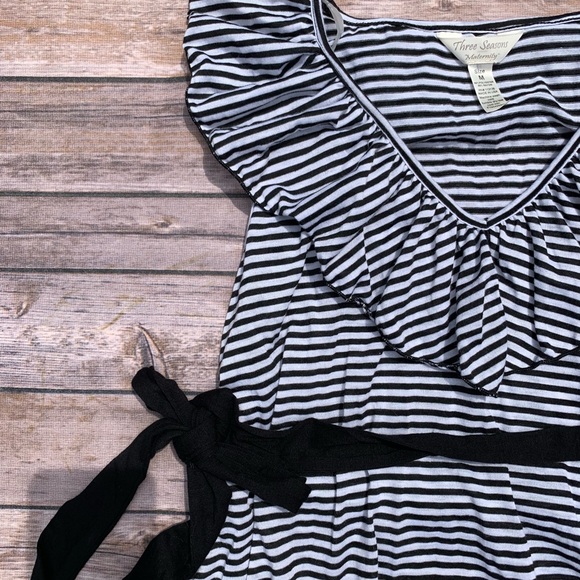 **SOLD** Black and white tank - Picture 2 of 4